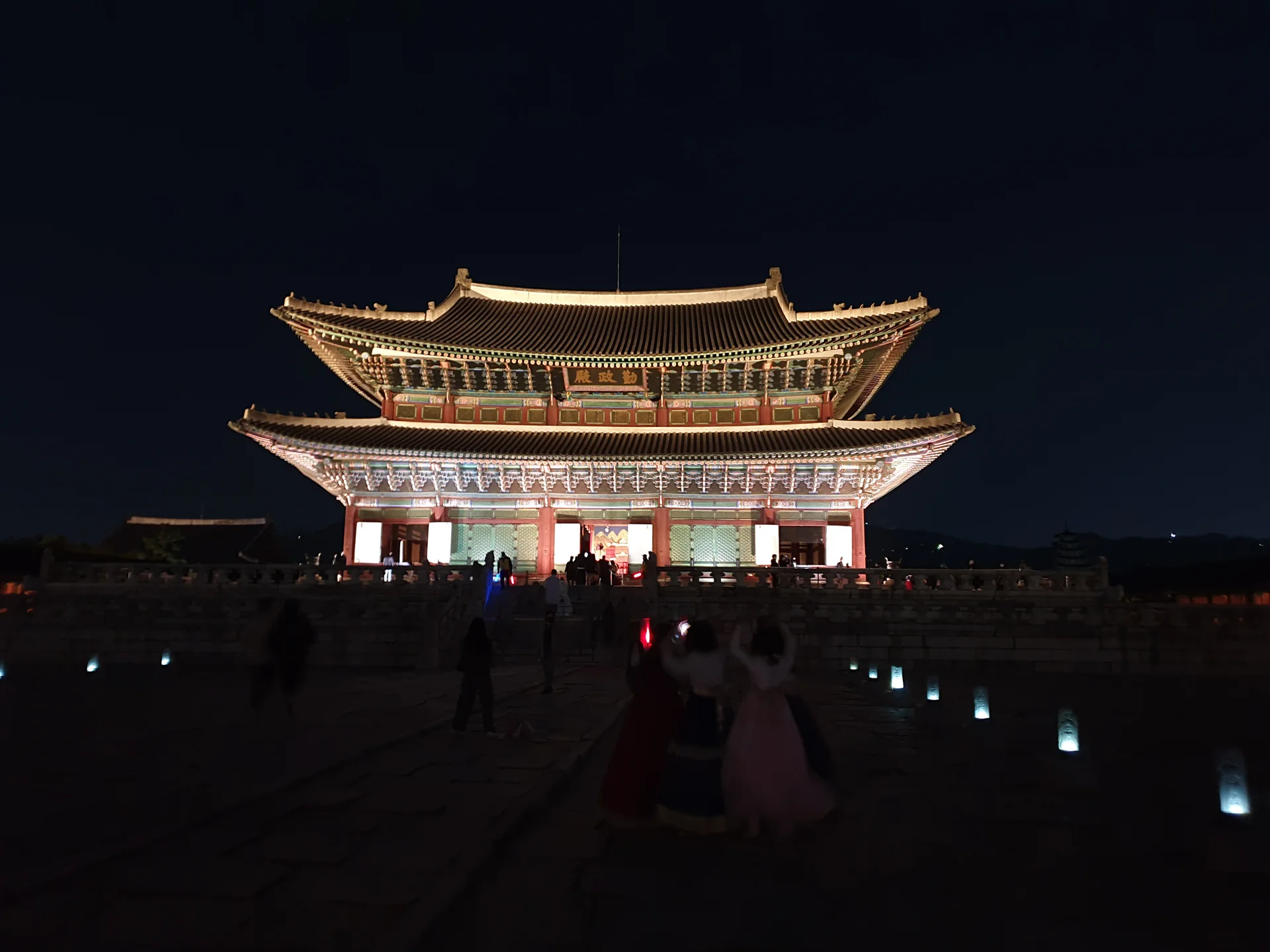 Light up your phone with the electric energy of Seoul after dark. These Korean nightscape wallpapers capture the city at its most cinematic — neon signage stacking up narrow alleyways, glowing street food stalls sending steam into cold night air, illuminated bridges spanning the Han River, and the shimmering towers of Gangnam reflected in rain-wet streets.

Seoul's nighttime personality is bold, colorful, and endlessly photogenic. You'll find the moody glow of Itaewon bars, the cyberpunk atmosphere of Euljiro's industrial blocks, and panoramic cityscapes from hilltop viewpoints where the city stretches to the horizon in every direction. Free download these aesthetic Seoul night wallpapers for a phone background that pulses with urban energy., Seoul, Gyeongbokgung Palace — Free Korean aesthetic wallpaper