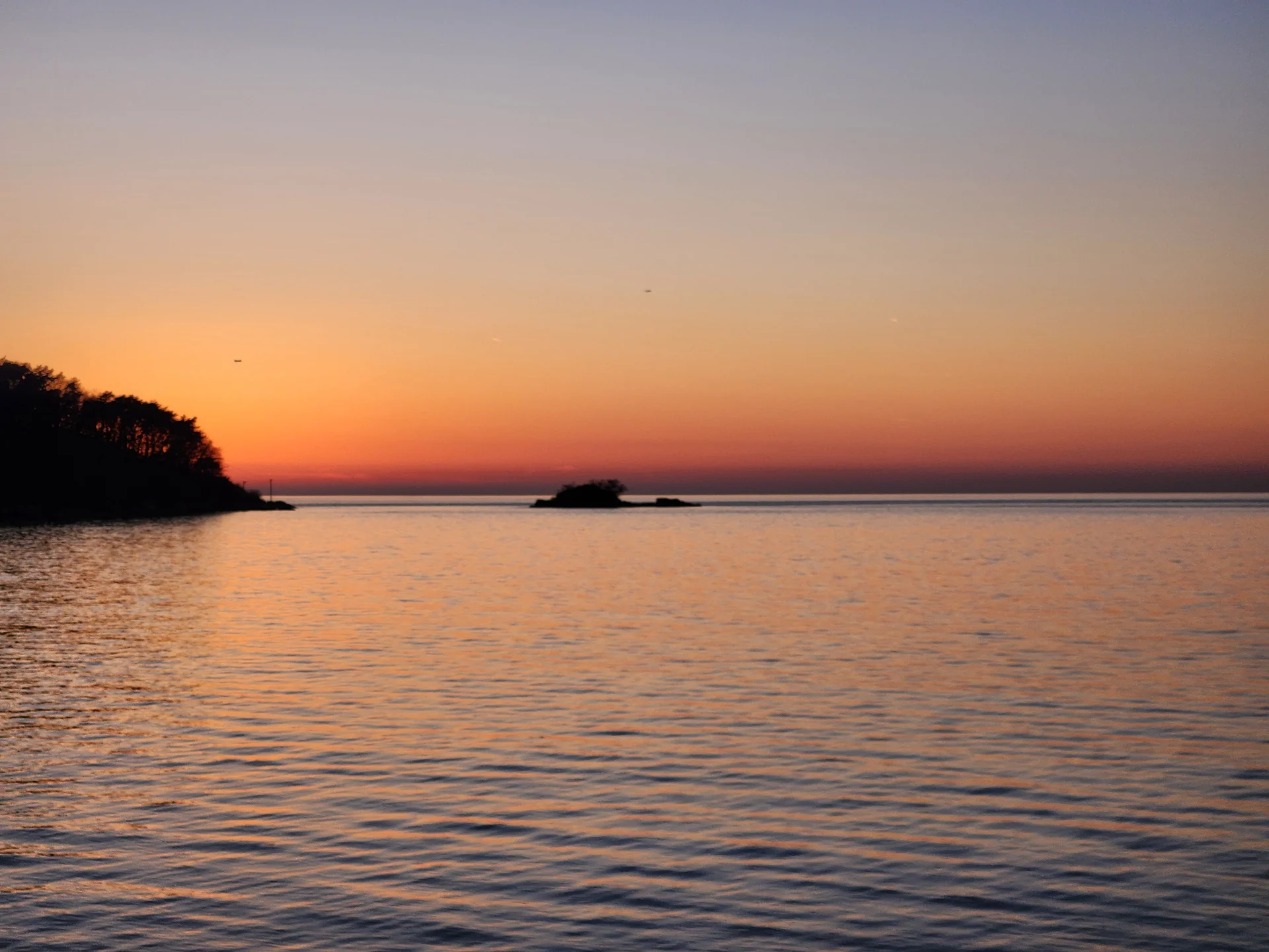 Bring the Korean coastline to your phone with these breathtaking ocean wallpapers. Korea is surrounded by water on three sides, and this collection captures it all — the turquoise shallows of Jeju's beaches, dramatic basalt cliffs plunging into the East Sea, tranquil fishing harbors at dawn, and endless Pacific horizons glowing under golden light.

These photos feature crashing waves against volcanic rock formations, serene island silhouettes at sunset, lighthouse beacons cutting through coastal fog, and the mirror-still surface of sheltered bays reflecting cotton-candy skies. Download these free Korean sea wallpapers for an aesthetic phone background that carries the calm and power of the ocean wherever you go., 해안남로2449번길, Hwado-myeon — Free Korean aesthetic wallpaper