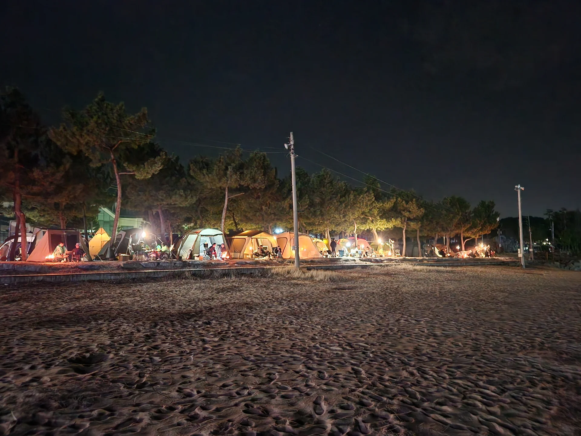 Light up your phone with the electric energy of Seoul after dark. These Korean nightscape wallpapers capture the city at its most cinematic — neon signage stacking up narrow alleyways, glowing street food stalls sending steam into cold night air, illuminated bridges spanning the Han River, and the shimmering towers of Gangnam reflected in rain-wet streets.

Seoul's nighttime personality is bold, colorful, and endlessly photogenic. You'll find the moody glow of Itaewon bars, the cyberpunk atmosphere of Euljiro's industrial blocks, and panoramic cityscapes from hilltop viewpoints where the city stretches to the horizon in every direction. Free download these aesthetic Seoul night wallpapers for a phone background that pulses with urban energy., Ingujungang-gil, Hyeonnam — Free Korean aesthetic wallpaper