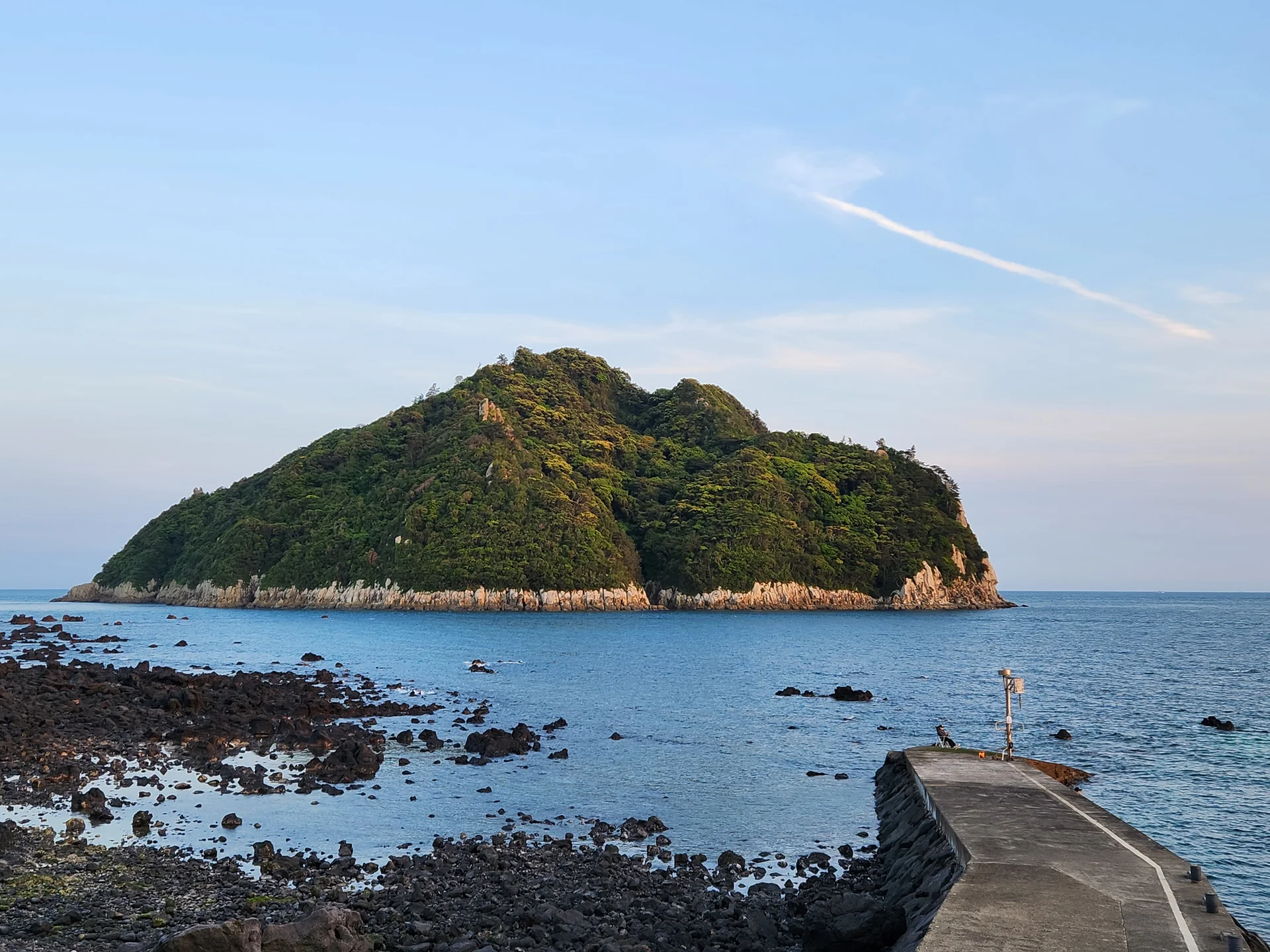 Immerse your screen in the untouched beauty of Korea's natural world. These Korean wallpapers feature sweeping countryside fields blanketed in green, hidden valleys where morning mist clings to the hillsides, and winding streams cutting through rocky terrain. Each photo captures the raw, peaceful energy that makes Korea's landscapes so distinctive.

From the volcanic plains of Jeju Island to the lush wetlands of Suncheon Bay, this collection showcases nature in every mood — dramatic storm clouds rolling over ridgelines, golden sunlight filtering through canopy gaps, and wildflower meadows stretching toward distant peaks. Download these aesthetic phone backgrounds for free and bring a moment of Korean tranquility to your daily life., Bomok-ro 64beon-gil, Songsan-dong, Seogwipo-si — Free Korean aesthetic wallpaper