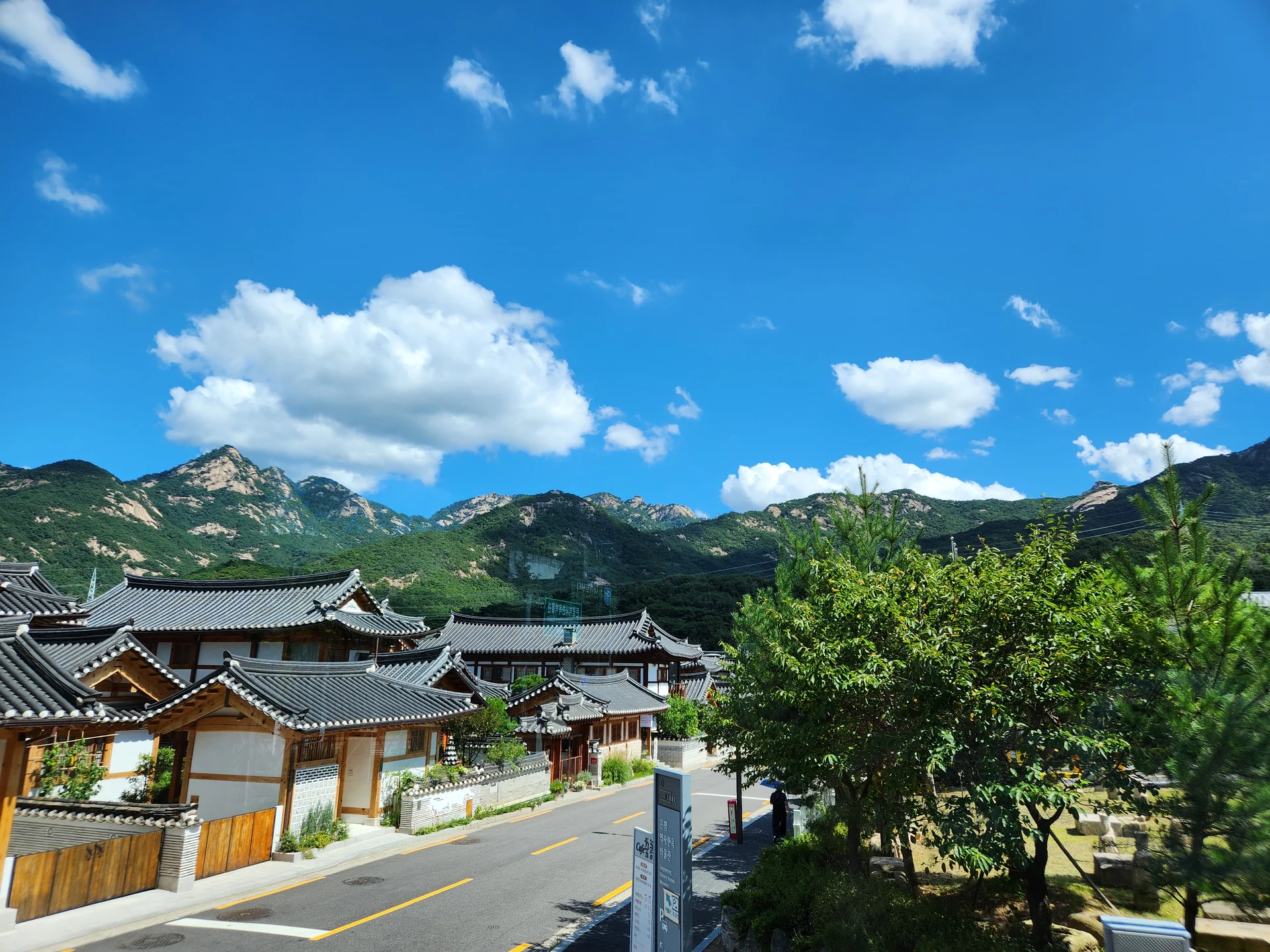 Explore Korea's architectural landscape through stunning phone wallpapers that span centuries of design. From the sleek glass curtain walls of Gangnam's skyscrapers to the raw concrete forms of brutalist apartment complexes, these images capture how Korea blends cutting-edge modernity with bold structural expression.

Look closer and you'll discover geometric patterns in subway station ceilings, sweeping curves of the Dongdaemun Design Plaza, and the quiet symmetry of traditional gate structures standing beside high-rises. Whether you're drawn to minimalist Korean design or dramatic urban geometry, these free aesthetic wallpapers transform your phone background into a gallery of architectural photography., Yeonseo-ro 50-gil, Jingwan-dong, Seoul — Free Korean aesthetic wallpaper