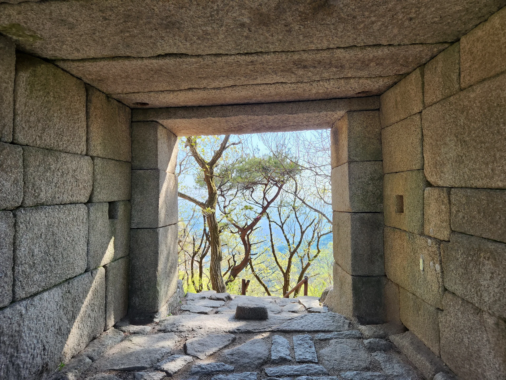 Set your phone against the majestic backdrop of Korea's mountain ranges. The Korean peninsula is nearly 70% mountainous, and these wallpapers celebrate that dramatic terrain — jagged granite peaks rising above the clouds, ancient fortress walls tracing ridgelines, and forest trails disappearing into autumn-colored valleys.

From the iconic rocky summits of Bukhansan in Seoul to the remote alpine meadows of Seoraksan, each image captures the scale and serenity of Korean mountain landscapes across all four seasons. Snow-dusted winter peaks, spring azalea blooms on hillsides, summer greenery, and fiery fall foliage are all here. Free download these aesthetic mountain wallpapers and carry Korea's highland grandeur in your pocket., 연화봉, Hyoja-dong, Goyang-si — Free Korean aesthetic wallpaper