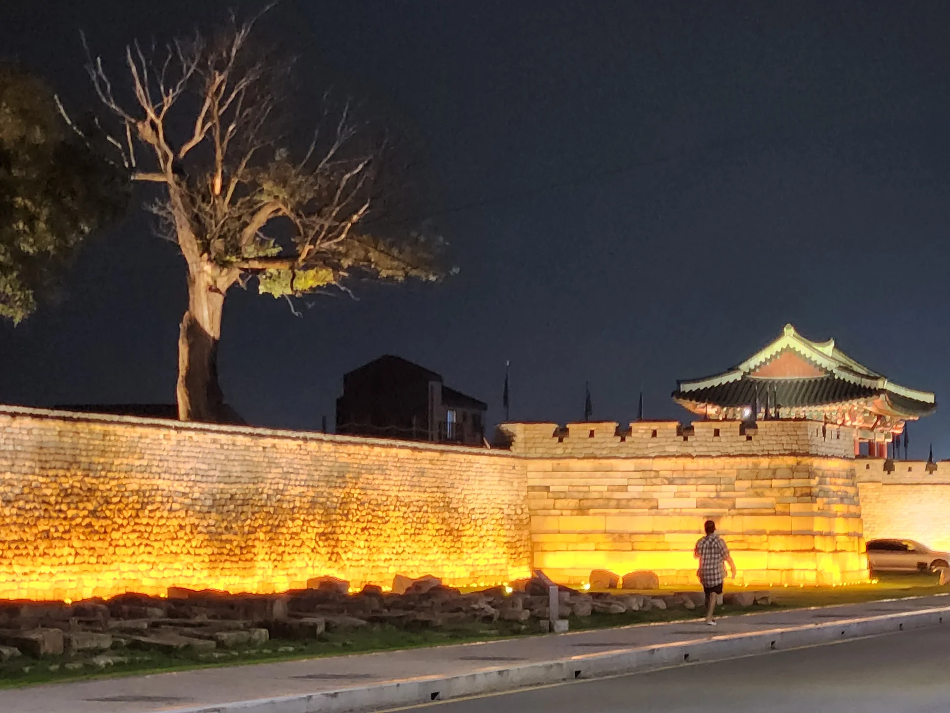 Light up your phone with the electric energy of Seoul after dark. These Korean nightscape wallpapers capture the city at its most cinematic — neon signage stacking up narrow alleyways, glowing street food stalls sending steam into cold night air, illuminated bridges spanning the Han River, and the shimmering towers of Gangnam reflected in rain-wet streets.

Seoul's nighttime personality is bold, colorful, and endlessly photogenic. You'll find the moody glow of Itaewon bars, the cyberpunk atmosphere of Euljiro's industrial blocks, and panoramic cityscapes from hilltop viewpoints where the city stretches to the horizon in every direction. Free download these aesthetic Seoul night wallpapers for a phone background that pulses with urban energy., Wonhwa-ro 281beon-gil, Seongdong-dong, Jungbu-dong, Gyeongju-si — Free Korean aesthetic wallpaper