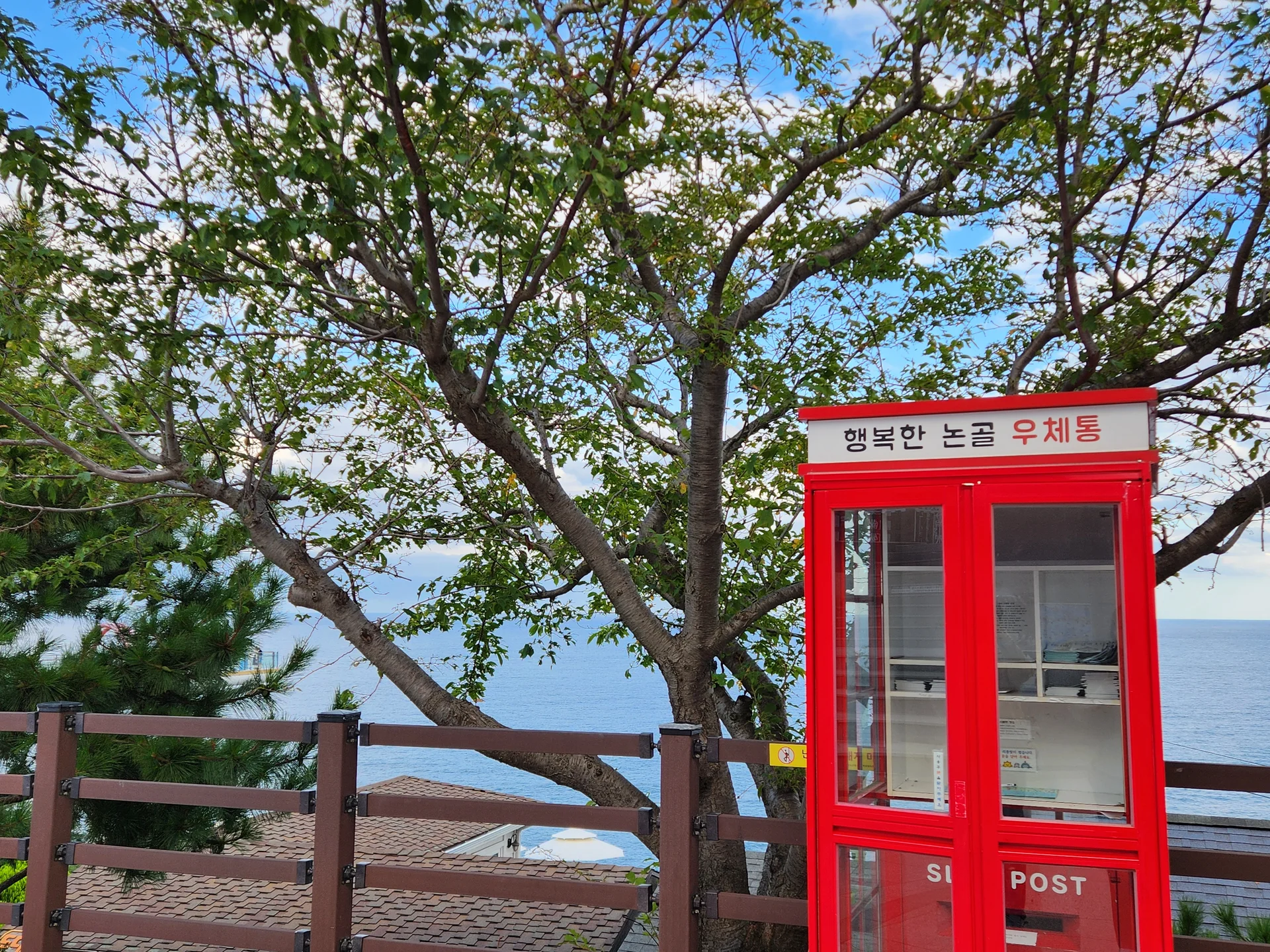 Bring the Korean coastline to your phone with these breathtaking ocean wallpapers. Korea is surrounded by water on three sides, and this collection captures it all — the turquoise shallows of Jeju's beaches, dramatic basalt cliffs plunging into the East Sea, tranquil fishing harbors at dawn, and endless Pacific horizons glowing under golden light.

These photos feature crashing waves against volcanic rock formations, serene island silhouettes at sunset, lighthouse beacons cutting through coastal fog, and the mirror-still surface of sheltered bays reflecting cotton-candy skies. Download these free Korean sea wallpapers for an aesthetic phone background that carries the calm and power of the ocean wherever you go., Haemaji-gil, Mukho-dong, Donghae-si — Free Korean aesthetic wallpaper