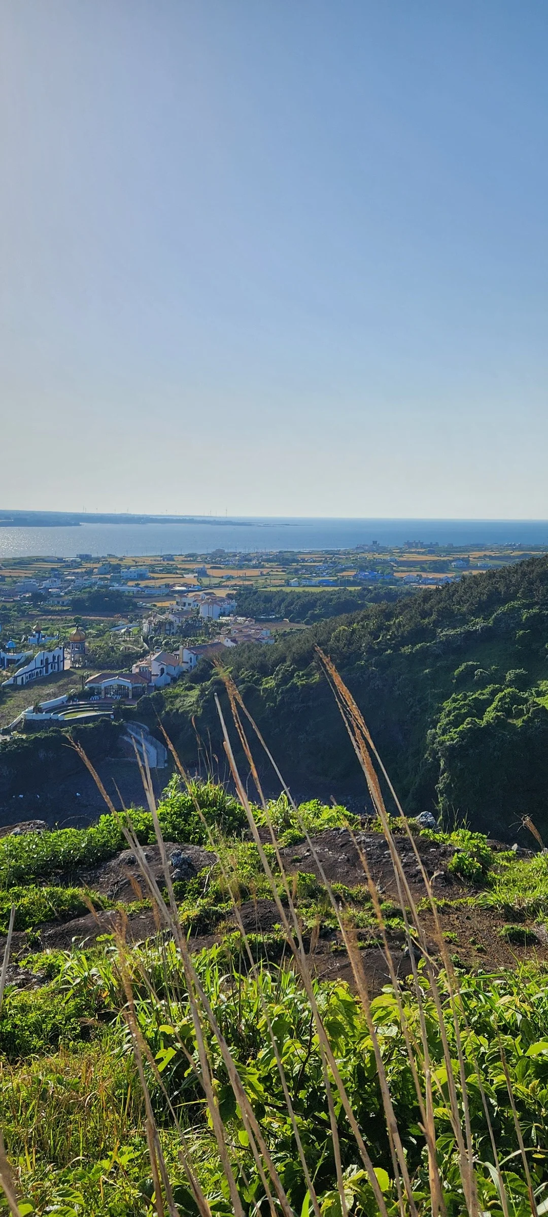 Immerse your screen in the untouched beauty of Korea's natural world. These Korean wallpapers feature sweeping countryside fields blanketed in green, hidden valleys where morning mist clings to the hillsides, and winding streams cutting through rocky terrain. Each photo captures the raw, peaceful energy that makes Korea's landscapes so distinctive.

From the volcanic plains of Jeju Island to the lush wetlands of Suncheon Bay, this collection showcases nature in every mood — dramatic storm clouds rolling over ridgelines, golden sunlight filtering through canopy gaps, and wildflower meadows stretching toward distant peaks. Download these aesthetic phone backgrounds for free and bring a moment of Korean tranquility to your daily life., Yeonpyeong-ri, Jeju — Free Korean aesthetic wallpaper