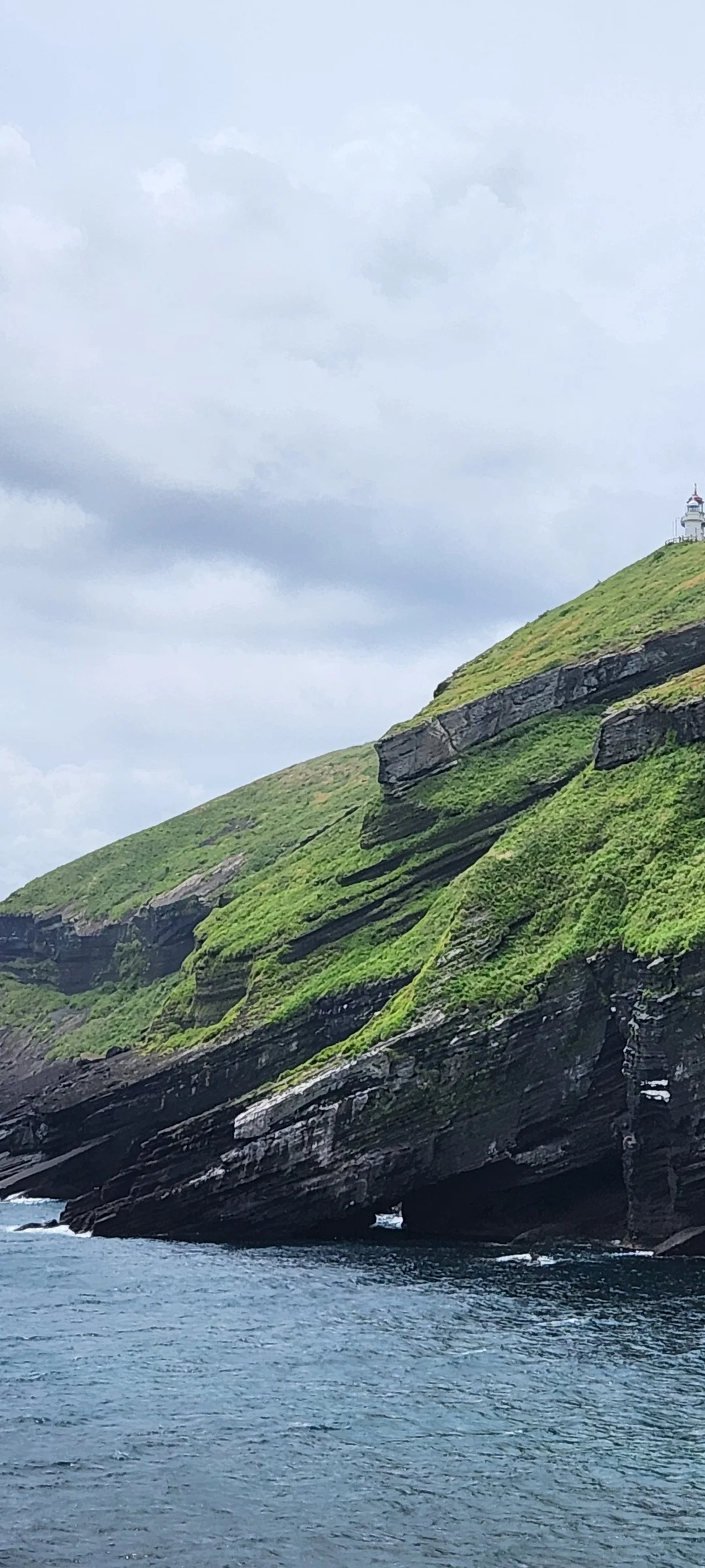 Immerse your screen in the untouched beauty of Korea's natural world. These Korean wallpapers feature sweeping countryside fields blanketed in green, hidden valleys where morning mist clings to the hillsides, and winding streams cutting through rocky terrain. Each photo captures the raw, peaceful energy that makes Korea's landscapes so distinctive.

From the volcanic plains of Jeju Island to the lush wetlands of Suncheon Bay, this collection showcases nature in every mood — dramatic storm clouds rolling over ridgelines, golden sunlight filtering through canopy gaps, and wildflower meadows stretching toward distant peaks. Download these aesthetic phone backgrounds for free and bring a moment of Korean tranquility to your daily life., Udohaean-gil, Jeju — Free Korean aesthetic wallpaper