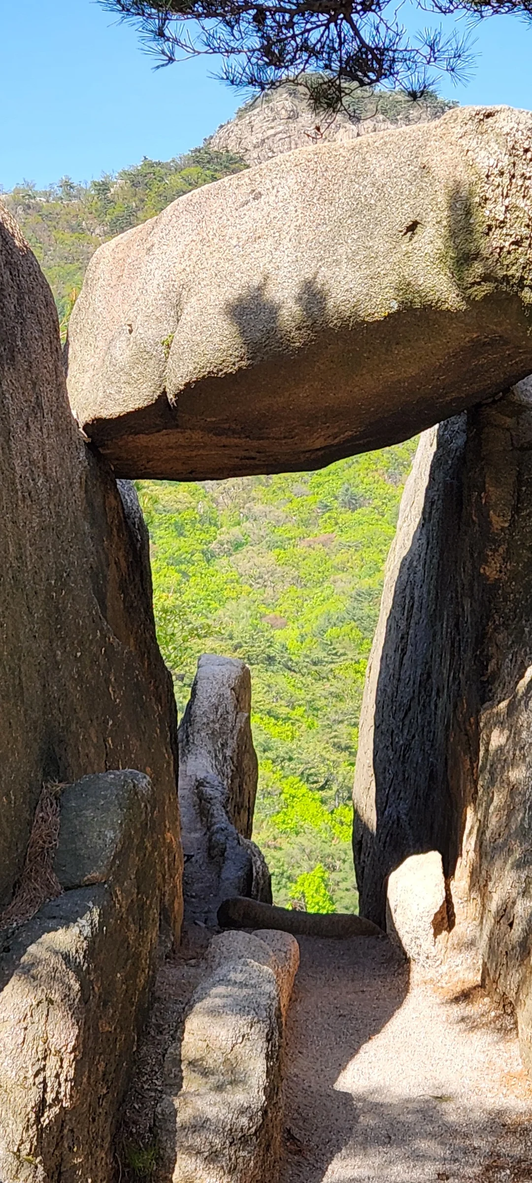 Set your phone against the majestic backdrop of Korea's mountain ranges. The Korean peninsula is nearly 70% mountainous, and these wallpapers celebrate that dramatic terrain — jagged granite peaks rising above the clouds, ancient fortress walls tracing ridgelines, and forest trails disappearing into autumn-colored valleys.

From the iconic rocky summits of Bukhansan in Seoul to the remote alpine meadows of Seoraksan, each image captures the scale and serenity of Korean mountain landscapes across all four seasons. Snow-dusted winter peaks, spring azalea blooms on hillsides, summer greenery, and fiery fall foliage are all here. Free download these aesthetic mountain wallpapers and carry Korea's highland grandeur in your pocket., 통천문, Pyeongchang-dong, Seoul — Free Korean aesthetic wallpaper