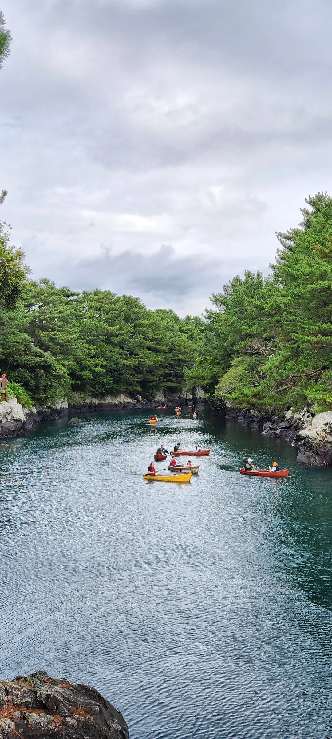 Bring the Korean coastline to your phone with these breathtaking ocean wallpapers. Korea is surrounded by water on three sides, and this collection captures it all — the turquoise shallows of Jeju's beaches, dramatic basalt cliffs plunging into the East Sea, tranquil fishing harbors at dawn, and endless Pacific horizons glowing under golden light.

These photos feature crashing waves against volcanic rock formations, serene island silhouettes at sunset, lighthouse beacons cutting through coastal fog, and the mirror-still surface of sheltered bays reflecting cotton-candy skies. Download these free Korean sea wallpapers for an aesthetic phone background that carries the calm and power of the ocean wherever you go., Harye-ro, Seogwipo-si — Free Korean aesthetic wallpaper