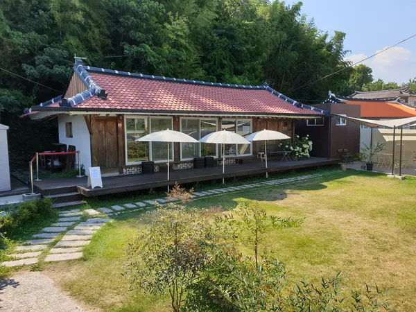 Korean cafe-culture & hanok & nature aesthetic wallpaper for phone