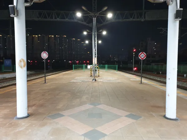 Korean street & seoul-nights & architecture aesthetic wallpaper for phone