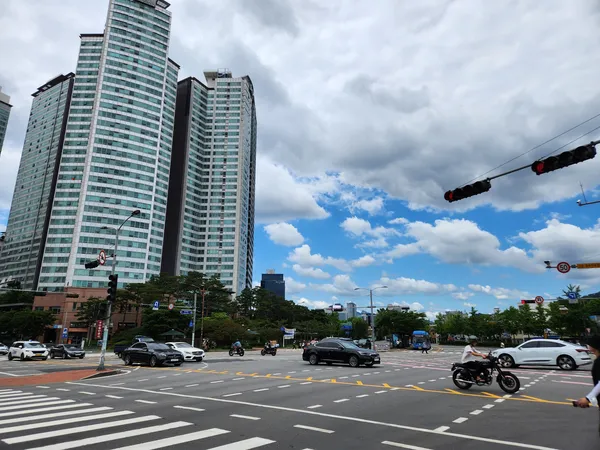 Korean street & architecture aesthetic wallpaper for phone