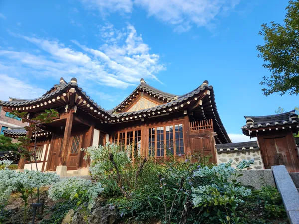 Korean hanok & architecture & flower & nature aesthetic wallpaper for phone