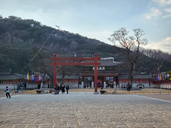 Korean architecture & hanok aesthetic wallpaper for phone