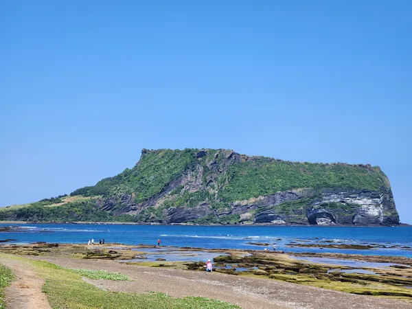 Korean nature & sea & mountain aesthetic wallpaper for phone