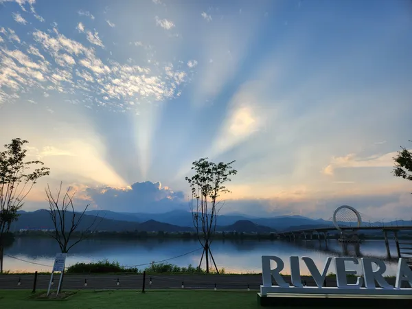 Korean nature & river & mountain & sunset & aesthetic aesthetic wallpaper for phone