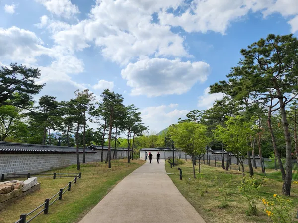 Korean hanok & park & nature aesthetic wallpaper for phone