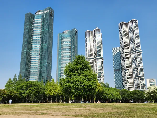 Korean architecture & park aesthetic wallpaper for phone