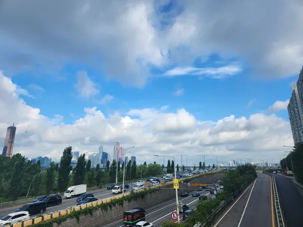 Korean street & architecture & river aesthetic wallpaper for phone