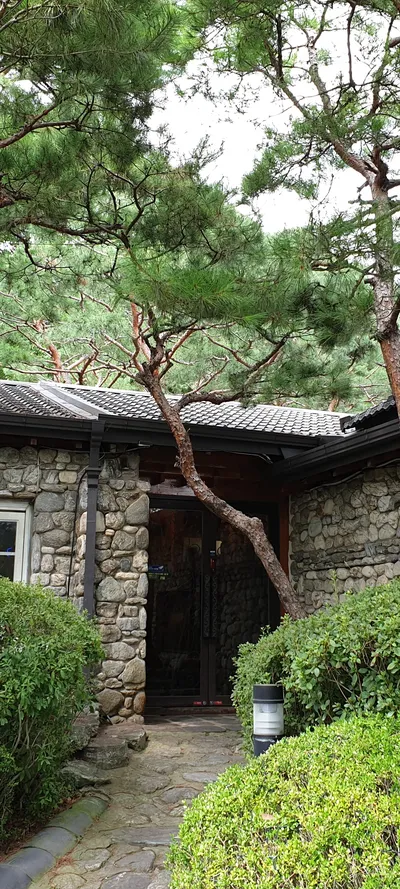 Korean architecture & nature & park aesthetic wallpaper for phone