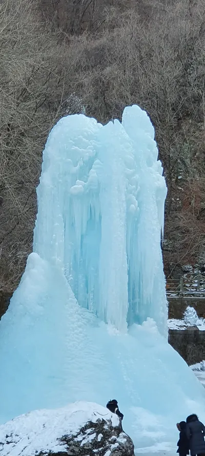 Korean nature & mountain & snow aesthetic wallpaper for phone