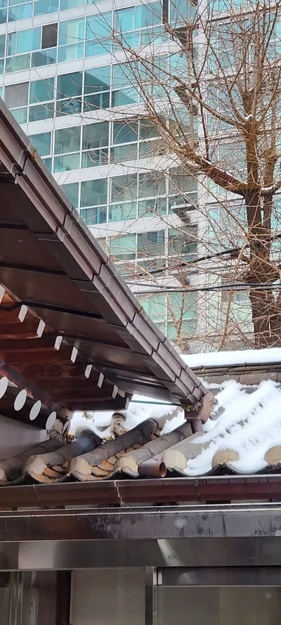 Korean architecture & hanok & snow aesthetic wallpaper for phone