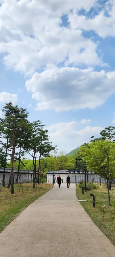 Korean hanok & park & nature aesthetic wallpaper for phone