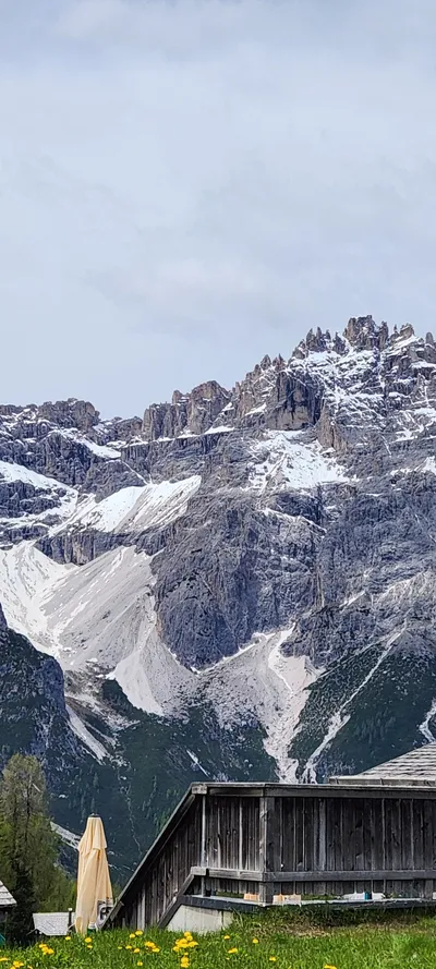 山・トレイル・建築の旅の壁紙