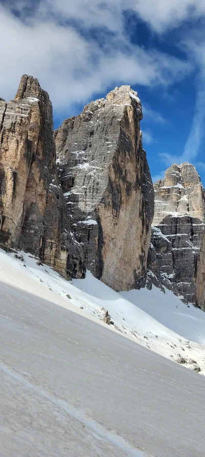 山・トレイル・雪景色の旅の壁紙