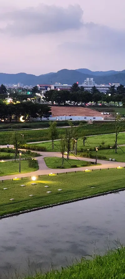 Korean park & sunset & nature & aesthetic aesthetic wallpaper for phone