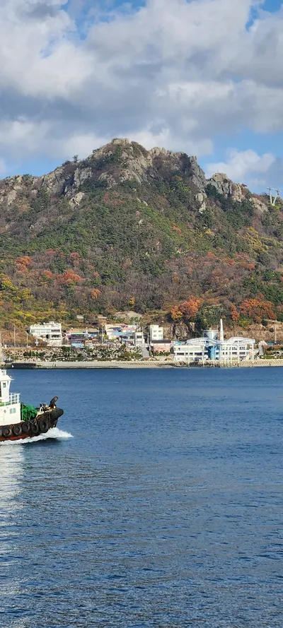 Korean sea & mountain & autumn aesthetic wallpaper for phone