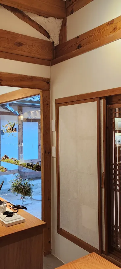 Korean hanok & cafe-culture aesthetic wallpaper for phone