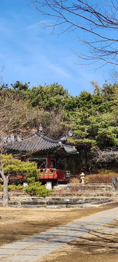 Korean hanok & park & nature aesthetic wallpaper for phone