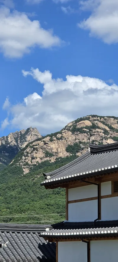 韓国の韓屋・山・トレイル・建築の無料壁紙