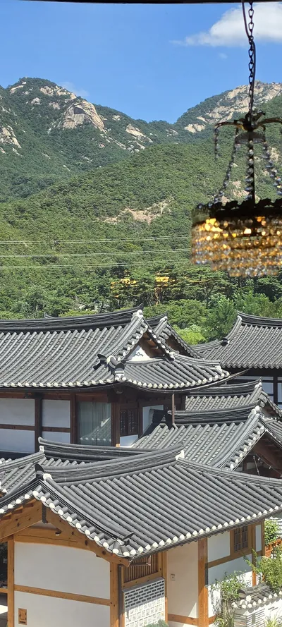 韓国の韓屋・山・トレイル・建築の無料壁紙