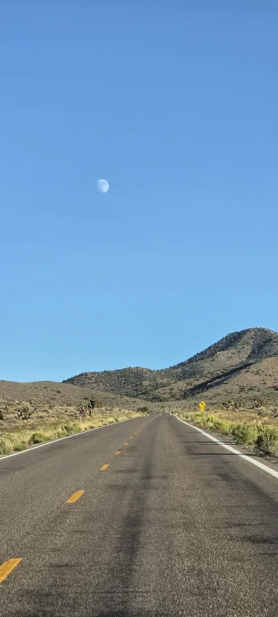 ストリート・山・トレイルの旅の壁紙